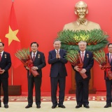 Tổng Bí thư Tô Lâm trao Huân chương Quân công hạng nhất và Huy hiệu Đảng tặng các đồng chí lãnh đạo, nguyên lãnh đạo