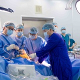 Vinmec ra mắt robot hỗ trợ thay khớp gối, mở rộng cơ hội phẫu thuật với chi phí hợp lý ngay tại Việt Nam