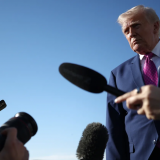 Tổng thống Trump tuyên bố Mỹ sẽ phong tỏa eo biển Hormuz