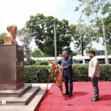 Tổng Bí thư, Chủ tịch nước Tô Lâm dâng hoa tại Tượng Chủ tịch Hồ Chí Minh ở Colombo