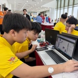 Robot Leanbot: rèn luyện học sinh phổ thông học cách đưa AI vào giải quyết bài toán thực tế