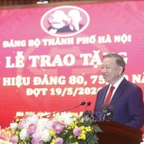 Phát biểu của Tổng Bí thư, Chủ tịch nước Tô Lâm tại Lễ trao tặng Huy hiệu Đảng cho đảng viên lão thành của Đảng bộ Hà Nội