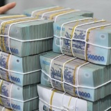 Tiền gửi sụt giảm tại 12 ngân hàng trong quý I