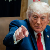 Trump bác bỏ khả năng Iran và Oman kiểm soát eo biển Hormuz, thỏa thuận vẫn bế tắc