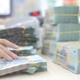 Thanh khoản ngân hàng chịu sức ép từ nhiều phía