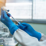 Bước đột phá đầy hứa hẹn từ vaccine phổ quát do AI thiết kế đầu tiên trên thế giới
