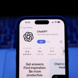 Lần đầu tiên thị phần ChatGPT giảm xuống dưới 50%