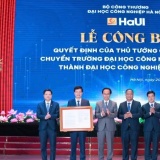 Công bố quyết định chuyển Trường đại học Công nghiệp Hà Nội thành Đại học Công nghiệp Hà Nội