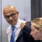 Satya Nadella của Microsoft ẩn ý chỉ trích Anthropic và các nhà phát triển mô hình AI khác