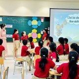 Nhiều trường công ở Hà Nội thu phí AI, STEM, tiếng Anh liên kết