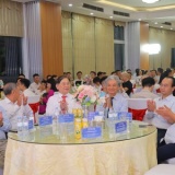 Những bộ óc đứng sau mặt báo