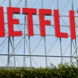 Cổ phiếu Netflix giảm do dự báo doanh thu gây thất vọng, công ty cho biết sẽ cung cấp ít cập nhật hơn về mức độ tương tác