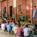 Sáp nhập trường vùng dân tộc, miền núi: Không thể áp mô hình của trường đại trà