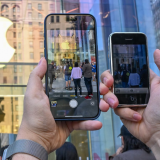 Apple lần đầu vượt mốc vốn hóa 5 nghìn tỷ USD