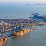 Cá, tôm, cua... vẫn phải 'còng lưng' gánh chi phí logistics