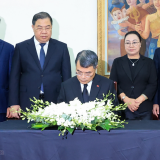 Lãnh đạo Đảng, Nhà nước viếng đồng chí Saysomphone Phomvihane, Ủy viên Bộ Chính trị, Chủ tịch Quốc hội Lào