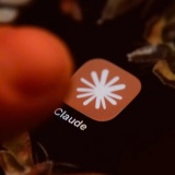 Nhiều người dùng Claude bức xúc vì watermark của Anthropic sẽ bóc mẽ việc họ lạm dụng AI tại trường học, nơi làm việc