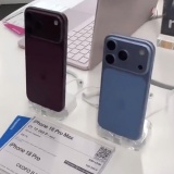Video rò rỉ hé lộ iPhone 18 Pro Max màu Đỏ Cherry Đậm và 18 Pro màu Xanh Lam