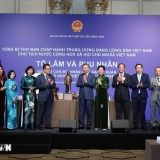 Tổng Bí thư, Chủ tịch nước Tô Lâm gặp gỡ cán bộ, nhân viên Đại sứ quán và cộng đồng người Việt Nam tại Liên bang Nga