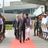 Thủ tướng tới New Delhi, bắt đầu chương trình dự Hội nghị thượng đỉnh BRICS và làm việc song phương tại Ấn Độ
