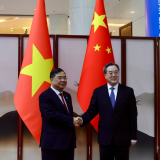 Phó Thủ tướng Thường trực Chính phủ Phạm Gia Túc hội đàm với Phó Thủ tướng Thường trực Quốc vụ viện Trung Quốc Đinh Tiết Tường
