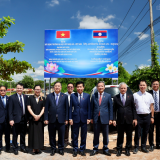 Phó Thủ tướng Thường trực Phạm Gia Túc thăm các công trình, dự án hợp tác hữu nghị Việt Nam - Lào