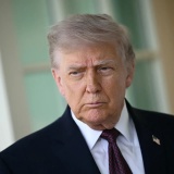 Ông Trump bán đi hàng chục triệu USD cổ phiếu công nghệ Mỹ chỉ trong một tháng