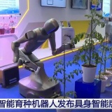 Trung Quốc phát triển thành công robot AI tự tìm hoa, tự thụ phấn trong chưa đầy 10 giây