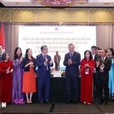 Tổng Bí thư, Chủ tịch nước Tô Lâm gặp gỡ cán bộ, nhân viên Đại sứ quán và cộng đồng người Việt Nam tại Canada