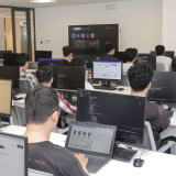 AI - 'thủ phạm' chính khiến nhiều người trẻ Việt muốn nhảy việc