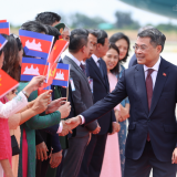 Thủ tướng Lê Minh Hưng tới Phnom Penh, bắt đầu chuyến thăm chính thức Campuchia