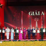 Thường trực Ban Bí thư Trần Cẩm Tú dự Lễ trao giải Cuộc thi chính luận về bảo vệ nền tảng tư tưởng của Đảng lần thứ Sáu