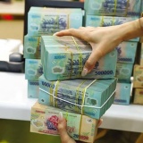 Hàng loạt ngân hàng hạ lãi suất tiết kiệm, tạo dư địa giảm chi phí vay vốn