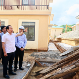 Phó Thủ tướng Lê Tiến Châu kiểm tra thực địa trường nội trú liên cấp tại tỉnh Quảng Trị