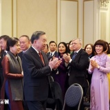 Tổng Bí thư, Chủ tịch nước Tô Lâm và Phu nhân gặp đại diện cộng đồng người Việt Nam tại châu Âu