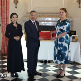 Tổng Bí thư, Chủ tịch nước Tô Lâm và Phu nhân thăm, tặng sách cho Thư viện Hoàng gia Bỉ