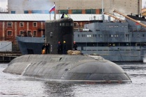 Tàu ngầm thứ 2 đã được đưa lên boong tàu vận tải Hà Lan về VN 