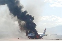 Máy bay Boeing 777-200 bốc cháy