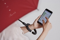 Phone-brella giúp cả bạn và smartphone được khô ráo dưới trời mưa