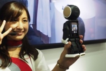 Chỉ có ở Nhật: vừa là smartphone vừa là robot