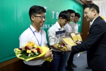 SV nhận học bổng “Thịnh Trí Thành Tài” từ Cathay Life VN