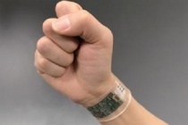 Phát hiện bất thường của cơ thể nhờ thiết bị cảm biến ngoài da