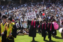MXH thúc đẩy phản đối phán quyết vụ hiếp dâm Stanford