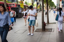 Biển báo giao thông cho người dùng smartphone ở Seoul