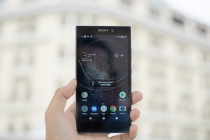 Sony công bố smartphone selfie cho phân khúc phổ thông
