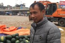 Người dân Hà Nội đồng lòng, chung tay “giải cứu dưa hấu”