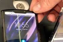 Moto RAZR hư hỏng nặng sau ngày mở bán