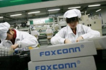 Nhà máy iPhone lớn nhất thế giới cũng chuyển sang làm khẩu trang vì bệnh dịch bùng phát
