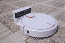 Tin tặc có thể theo dõi bạn qua camera của máy hút bụi