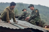 Giúp đỡ các hộ dân khắc phục hậu quả thiên tai